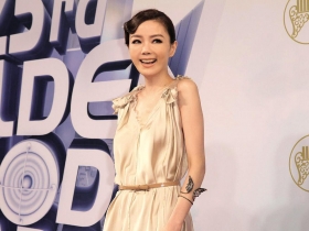 從醫生宣告終身坐輪椅 到跨年最撼動人心的天后 謝金燕用一身傷痛迸出更勝101的煙火