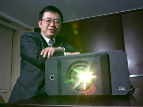 進入障礙高 獲利穩定　供應鏈完整  投影機概念股崛起