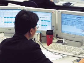 裁員減薪  　投信金童光環不再