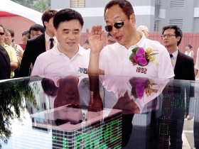 郭台銘下令十五位老總下鄉開小店