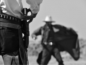 臥底案意外揭開房仲龍頭恩仇錄