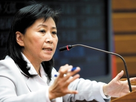 國會殿堂上演球員兼裁判戲碼