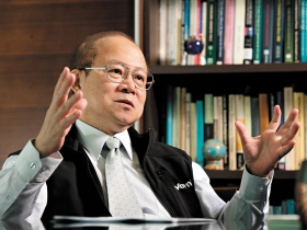 薛琦  站在資本浪頭上闢戰場