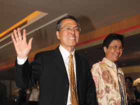 宏碁股價回百元　施振榮談創新誤傷華碩