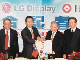 左拉新奇美右扯ＬＧ　何壽川防鴻　兩邊壓寶