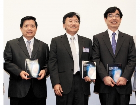 ＬＥＤ三巨頭同台  拋成見共抗「韓流」