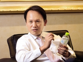 同仁堂情定泰山  詹岳霖主持酒會表謝意