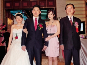 王應傑娶媳婦宴客  來賓論戰關注「房事」