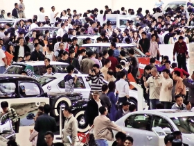 類股輪動  中高端消費產業抬頭