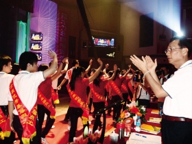 代工天王郭台銘中國通路夢折翼