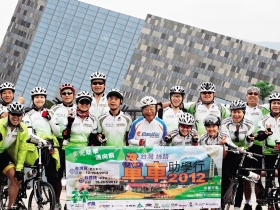 老當益壯 林正義騎車做公益