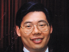 郝龍斌老弟看盤神準 股票賣在兩年高點