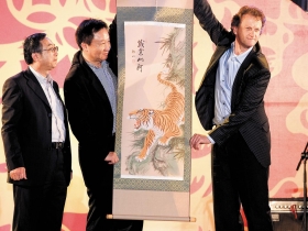 新奇美成軍  帶大八隻小金雞