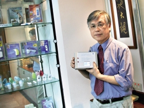 退休教授  把眾智從破產拉到全球前三