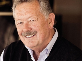 少了神話推手的蘋果  何去何從