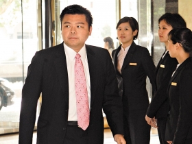 獨子辭職 許勝雄決定專業接班