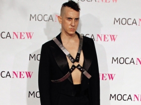 微星平板爭豔靠設計天王跨刀殺出血路