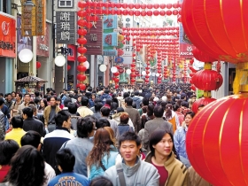 搶賺紅包　鎖定資產、通路、金融