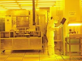 上市櫃公司業績低迷 慎選個股進出