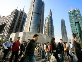 跟著聰明錢走  悄悄卡位新興股市不怕升息！ 九檔「耐震」基金出列