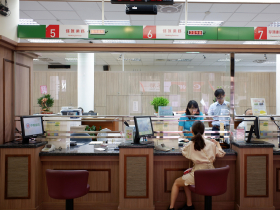 15年來  年年3成報酬率— 善用忍功  郵務員變億元戶