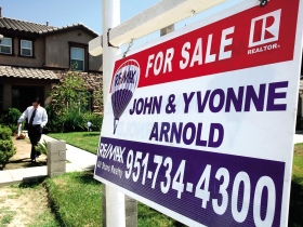 汽車、百貨、證券股輪番登場表現