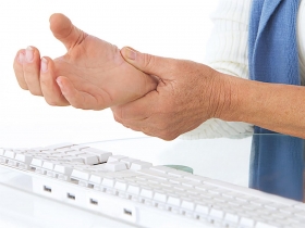 類風溼性關節炎 好發40歲以上女性 小分子藥物 減緩關節變形