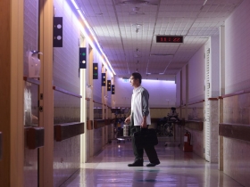 健康篇》月領七萬，卻失眠、怕被開除 中年危機年輕化  從小毛病就要防範