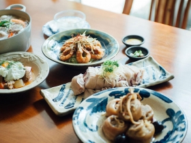 耐用百搭民藝陶 餐桌上的 日 常 美