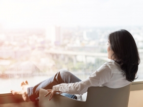 別執迷不悟了！愛上一個不把你當回事的人，才叫自降身價