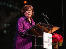 專訪》她，說服各國強權起訴戰犯  獲唐獎法治獎 一個溫柔大媽  扳倒屠夫總統