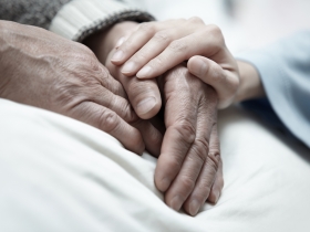 硬漢父患肝癌血癌還隱瞞家人... 暖心醫勸：別讓爸爸獨自一人  他沒那麼堅強