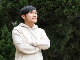 八年級社會新鮮人 靠權證加薪