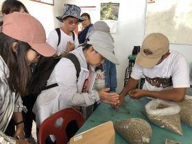 想到台灣留學...這群師生共同打造「咖啡館」，幫印尼弱勢生圓夢！