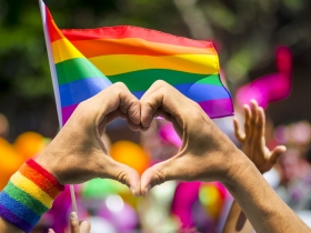 持守信仰  她在反同大本營叛逆到底