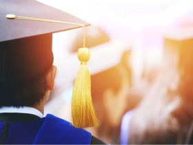 呂秋遠：那些人生勝利組的畢業致詞，永遠不會告訴你人生有多坎坷