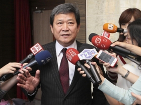 一鴻文回鍋兆豐證董座  企圖掌握公股？券公會龍頭改選  林全下令不介入