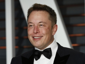 業績未達標、爆出醜聞還能繼續領高薪  大老闆狠撈錢的5大怪象