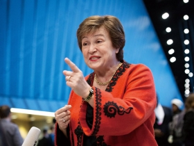 通膨破50％仍有票  「崩盤總統」力拚連任