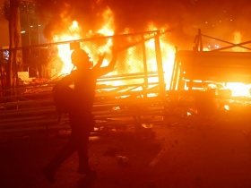 831反送中流血衝突　港警衝入列車無差別攻擊、阻救護員及時救人