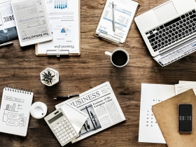 徵「精通3外文行政助理」時薪只給150元　網譏：乾脆買台翻譯機