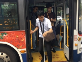視障者搭公車為何困難重重？這個團隊找出了關鍵問題