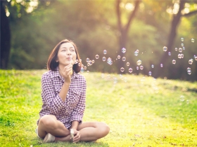 50歲後幸福的第一步，「這裡」的銀行少存一點，讓它保持在低檔！記住：不要做爛好人