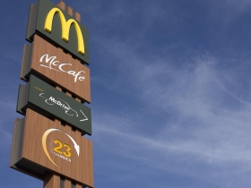 麥當勞執行長下台 因違反規定與員工發展戀情 