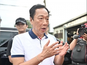 「可以咒我被車撞死，但不能詛咒我媽媽」 母親被傳病逝假消息…郭台銘批泯滅人性怒提告