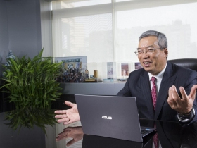 謝金河：我邀鄭文燦市長一起跑捷兔！