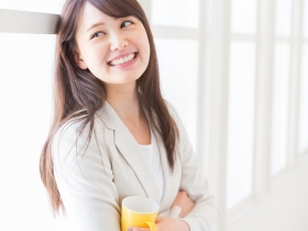 主持人、講師最愛用！用「這一招」說話，讓對方認真聽你說話，50歲後交好友，無往不利！