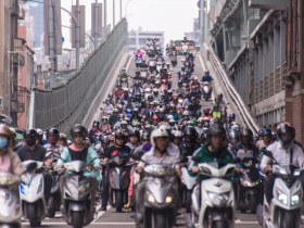 機車考照前上3天駕訓班領千元補助　明年起加碼至1300元