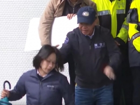 險被藍委推下樓女警貌似「怪阿姨」？　黃創夏批國民黨：是想挑戰人民憤怒極限嗎