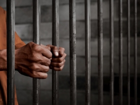 背後風險》年領高薪也不敵吃上官司 若做不好會被告  要賠巨額、甚至坐牢